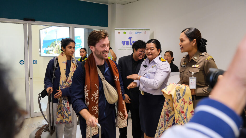 International travellers from Air Arabia’s inaugural Sharjah–Krabi service receive traditional Thai welcome gifts upon arrival.