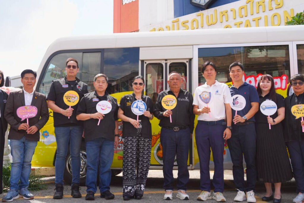 TAT Governor Ms. Thapanee Kiatphaibool and partners pose in front of the Amazing Hatyai Happy Bus during the launch of the free urban transport service in Hat Yai.