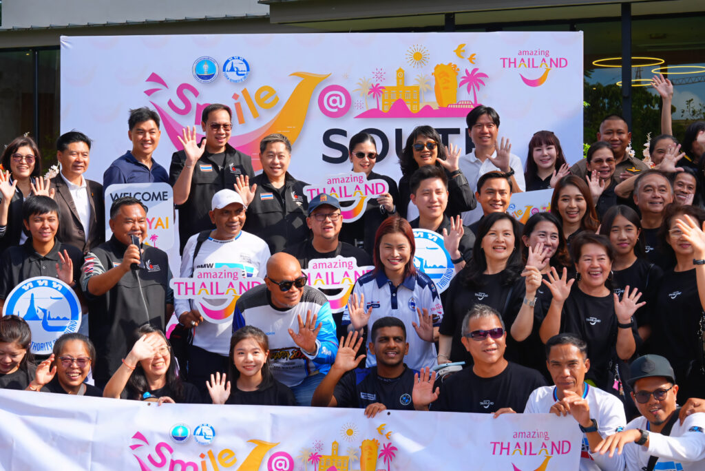 Group photo of Malaysian caravan participants, TAT officials, and partners at the Smile @ South Malaysia–Thailand Caravan flag-off in Hat Yai.