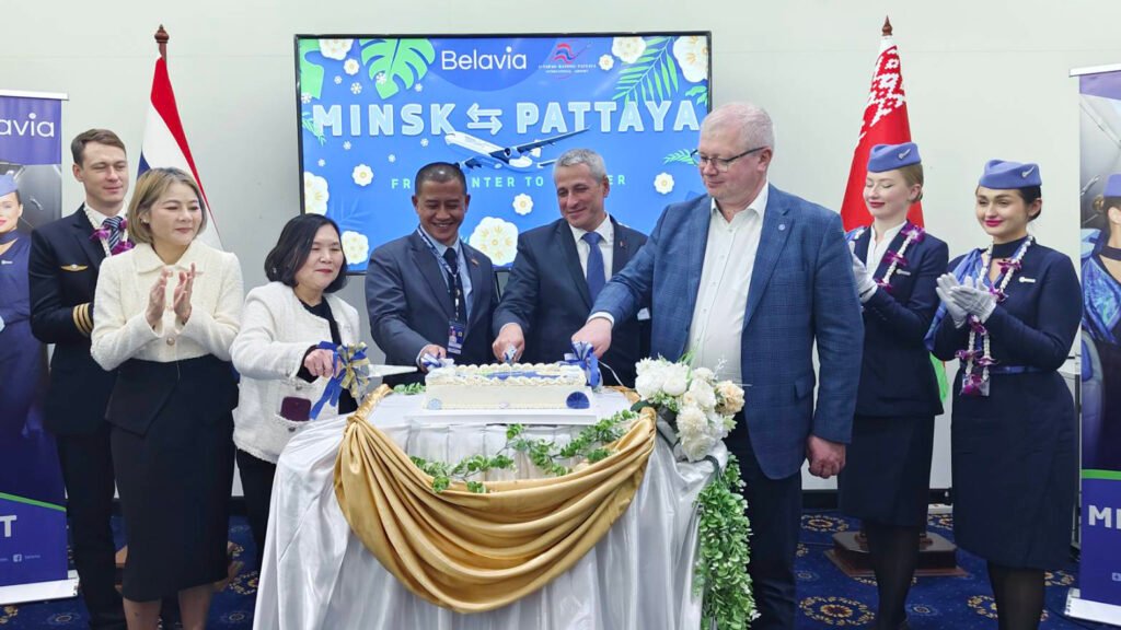 Representatives from TAT and Belavia Belarusian Airlines mark the launch of the Minsk–Pattaya route with ceremonial cake cutting