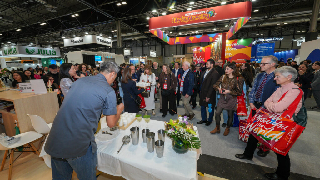 Live Thai herbal cocktail demonstration attracting international buyers and visitors at FITUR 2026 in Madrid.