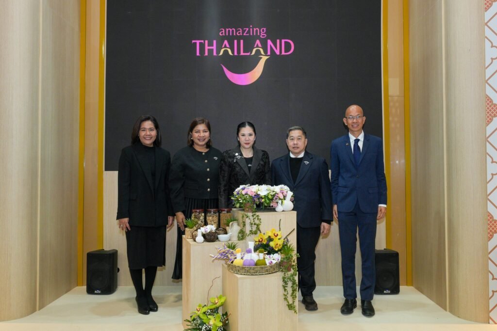 TAT executives at the Amazing Thailand pavilion during FITUR 2026 in Madrid, highlighting Thailand’s quality leisure tourism strategy.