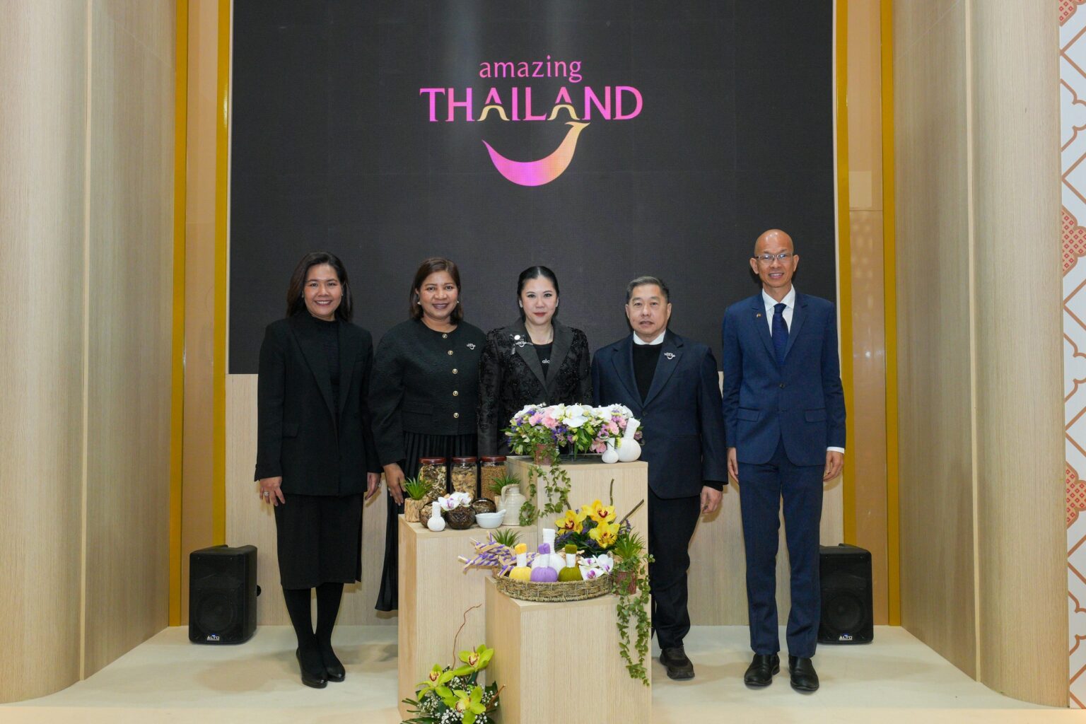 TAT executives at the Amazing Thailand pavilion during FITUR 2026 in Madrid, highlighting Thailand’s quality leisure tourism strategy.