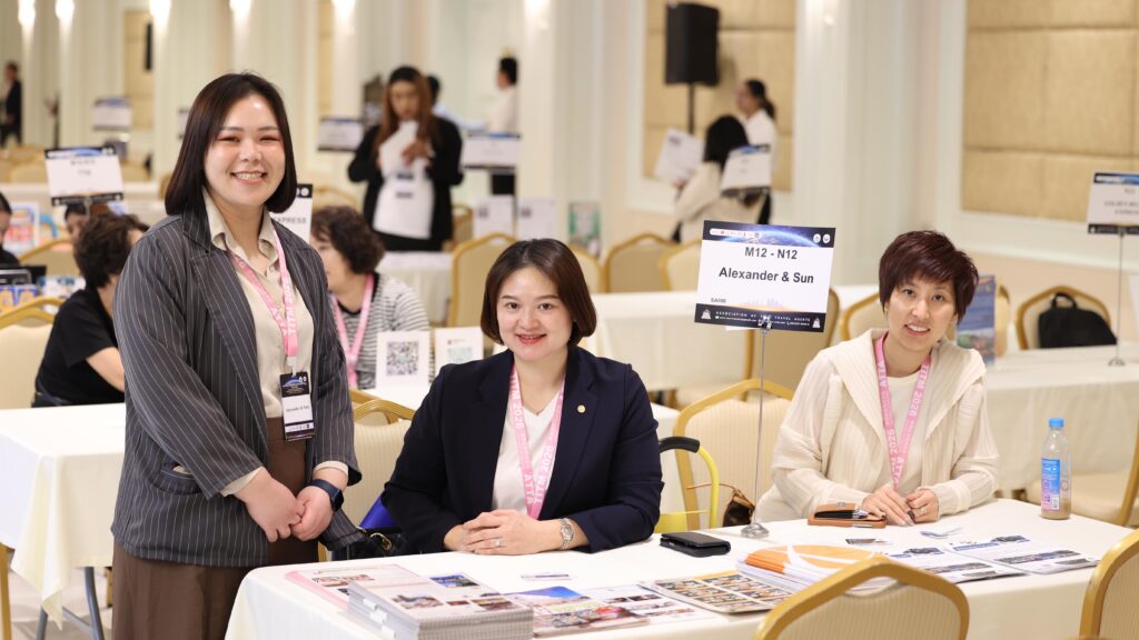 Thai tourism operators engage in B2B business matching meetings at Thailand Tourism and MICE Next 2026.