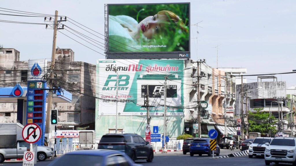 Amazing Thailand x LISA “feel all the feelings” digital billboard at Bor Khor Sor Intersection, Chonburi, as part of nationwide tourism campaign.