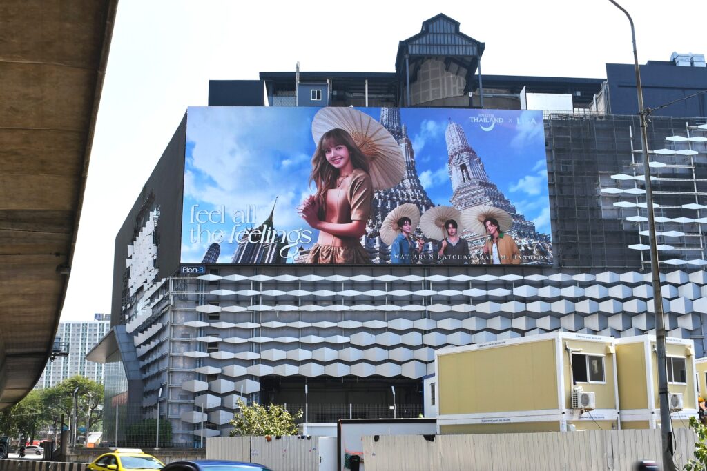 Amazing Thailand x LISA “feel all the feelings” billboard at Bravo BKK Rama 9 featuring Wat Arun, Bangkok, as part of nationwide tourism campaign.