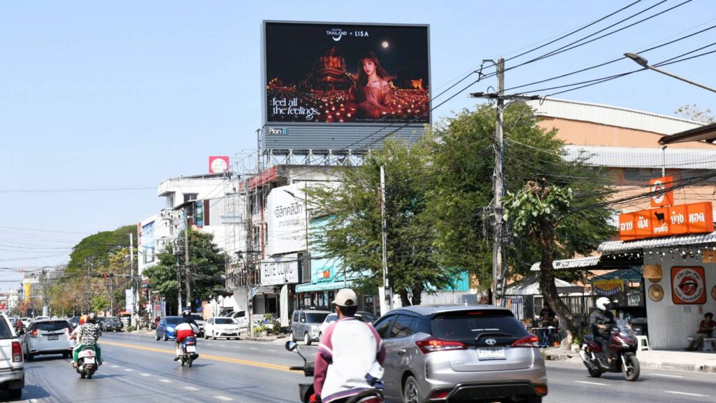 Amazing Thailand x LISA “feel all the feelings” roadside digital billboard at Phosi Junction, Udon Thani Province.