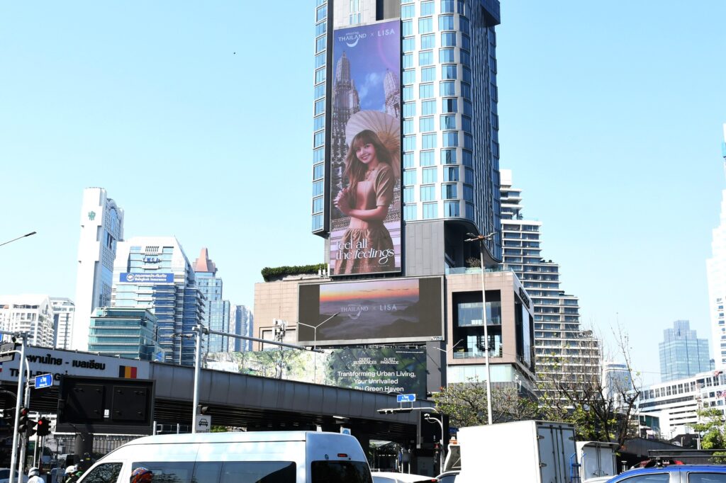 Amazing Thailand x LISA “feel all the feelings” skyscraper banner at SO/ Bangkok on North Sathorn–Rama 4 Road.