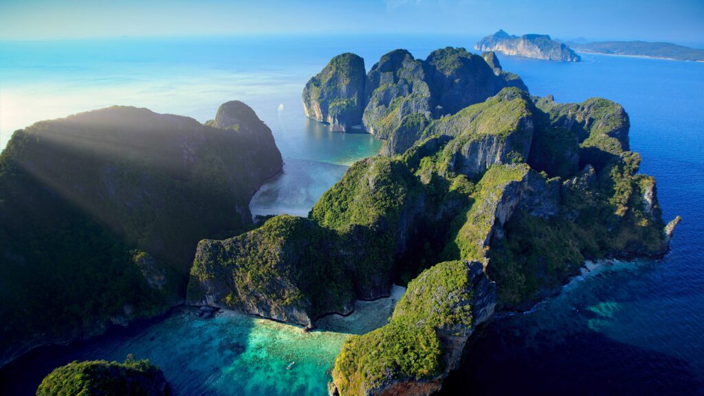 Koh Phi Phi’s limestone cliffs and turquoise sea highlight Thailand’s iconic dive and marine tourism destination