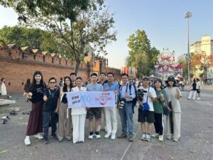 TAT and Guangzhou TV production team filming ‘Travel Across Mountains and Seas’ at Tha Phae Gate, Chiang Mai, promoting northern Thailand to Chinese audiences.