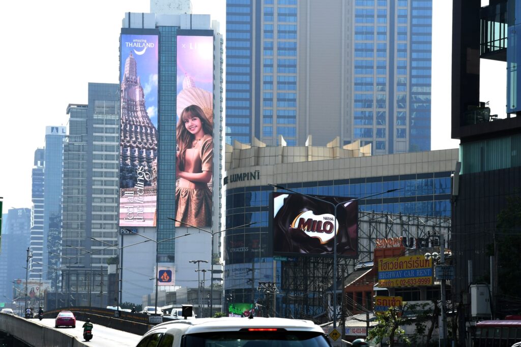 Amazing Thailand x LISA “feel all the feelings” vertical digital billboard at Twin Tube screen on Rama 4 Road, Bangkok.