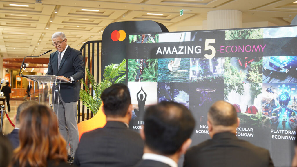 TAT leader presenting Amazing 5 Economy framework at enhanced Amazing Thailand app event
