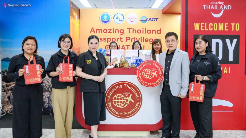 TAT welcomes international visitors with Amazing Bag initiative at Hat Yai