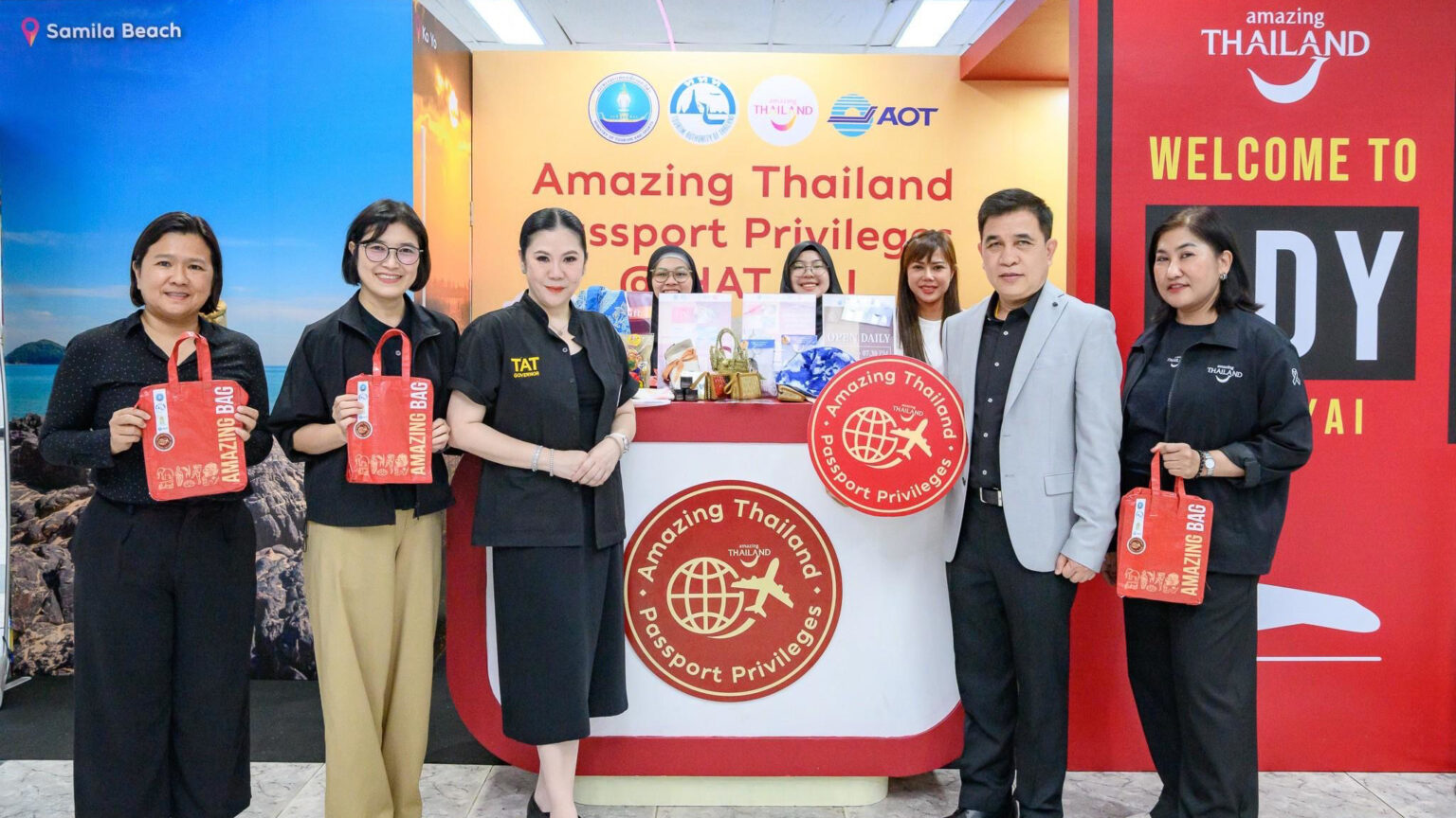 TAT welcomes international visitors with Amazing Bag initiative at Hat Yai