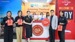 TAT welcomes international visitors with Amazing Bag initiative at Hat Yai