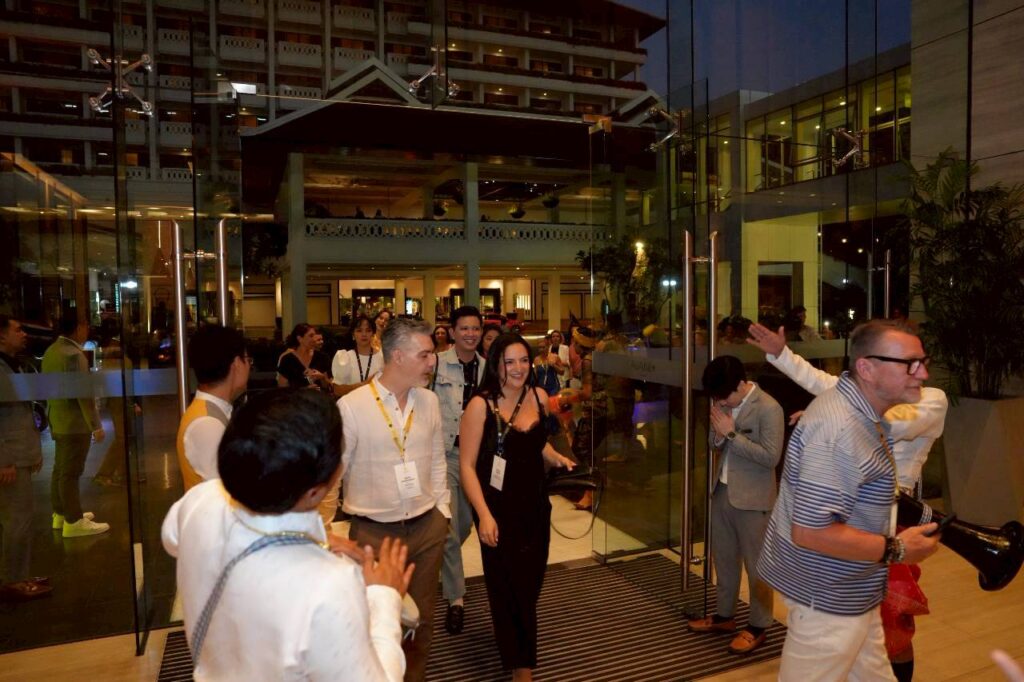 8. International MICE delegates arriving at Bangkok venue for Amazing Thailand Bangkok Night Luxe reception