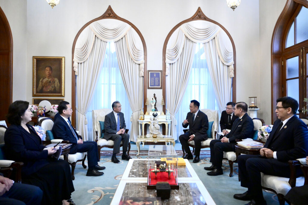 H.E. Mr. Wang Yi and H.E. Mr. Anutin Charnvirakul seated with senior delegations from China and Thailand during official bilateral consultations at Government House, Bangkok, April 2026.