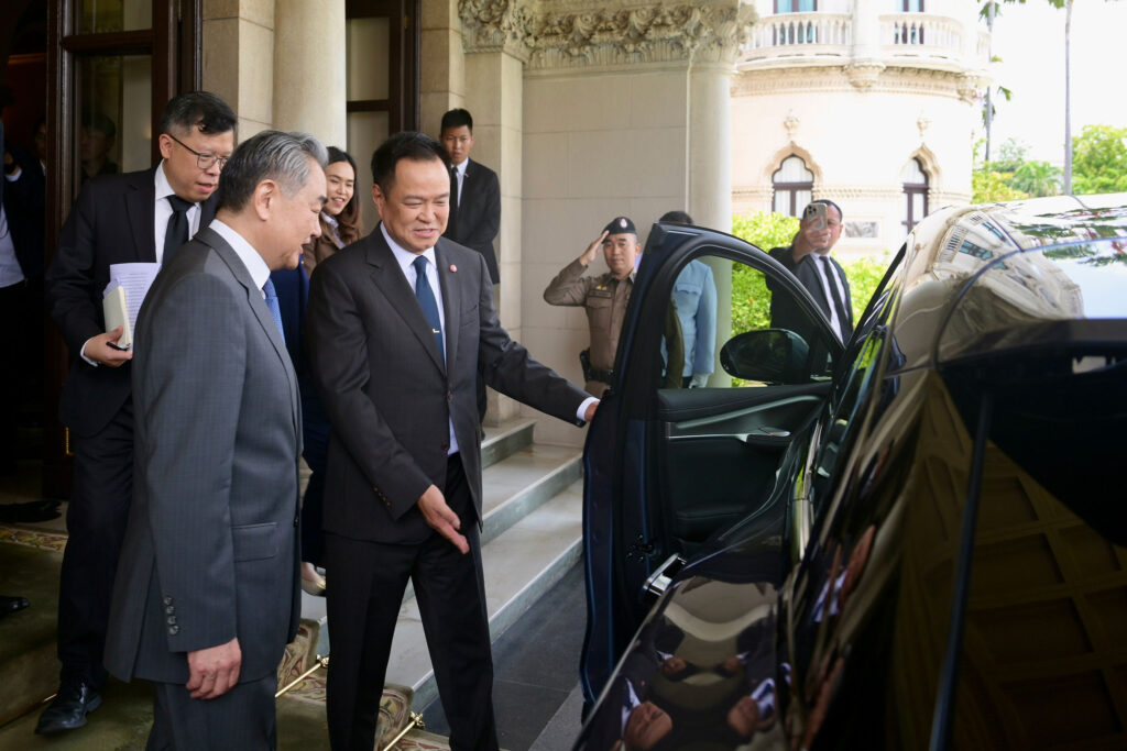 H.E. Mr. Wang Yi departs Government House, Bangkok, following official bilateral meetings with H.E. Mr. Anutin Charnvirakul, Prime Minister of Thailand, April 2026.