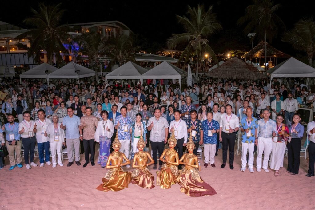 TTM+ 2026 opening reception on Pattaya beach with tourism delegates and Thai cultural performers.