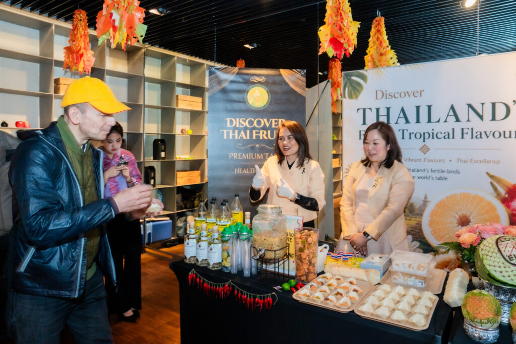 Visitors sample Thai tropical flavours at Amazing Thailand Fest 2026 in Amsterdam, promoting Thai gastronomy and travel experiences.