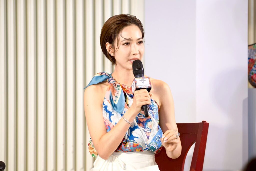 Guest speaker presents the Amazing Thailand x Jim Thompson Thai silk collection and its cultural travel inspiration