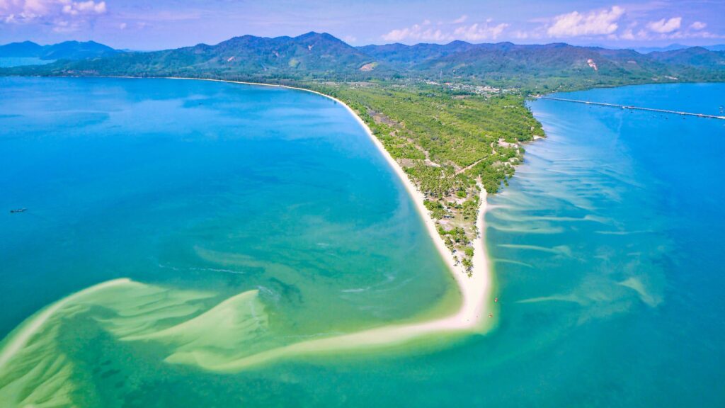From Misty Peaks to Coastal Reaches: “feel all the feelings” and Discover the Unforgettable Emotions of Thailand