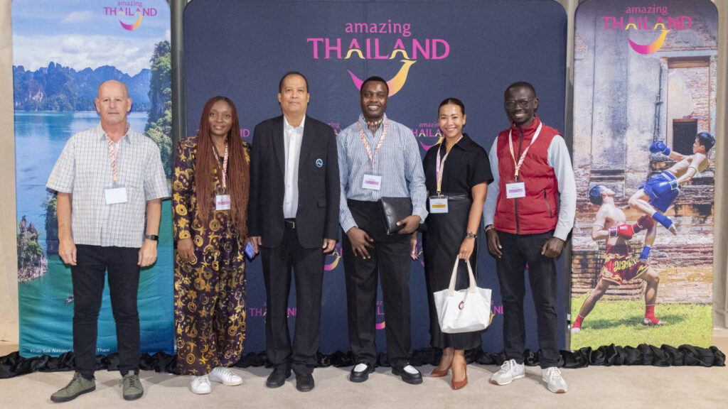 3. Middle East and Africa travel buyers pose at an Amazing Thailand showcase during MTM 2026.