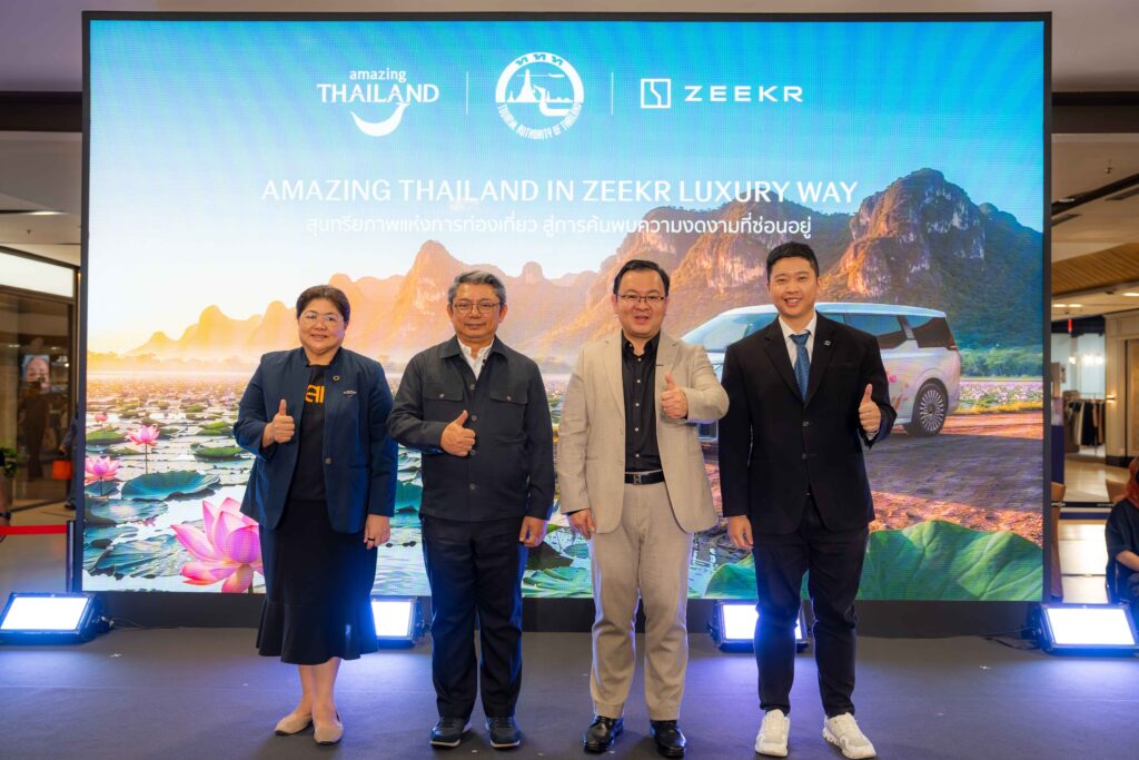 2. TAT and ZEEKR executives pose at the Amazing Thailand in ZEEKR Luxury Way campaign launch.