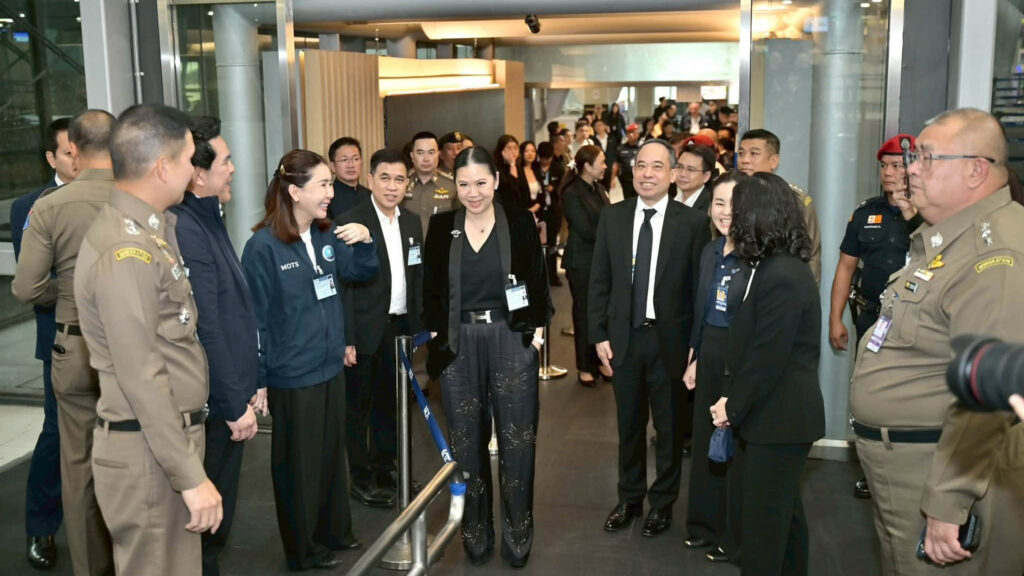 Senior officials tour Suvarnabhumi Airport to assess immigration operations, passenger flow and service coordination.