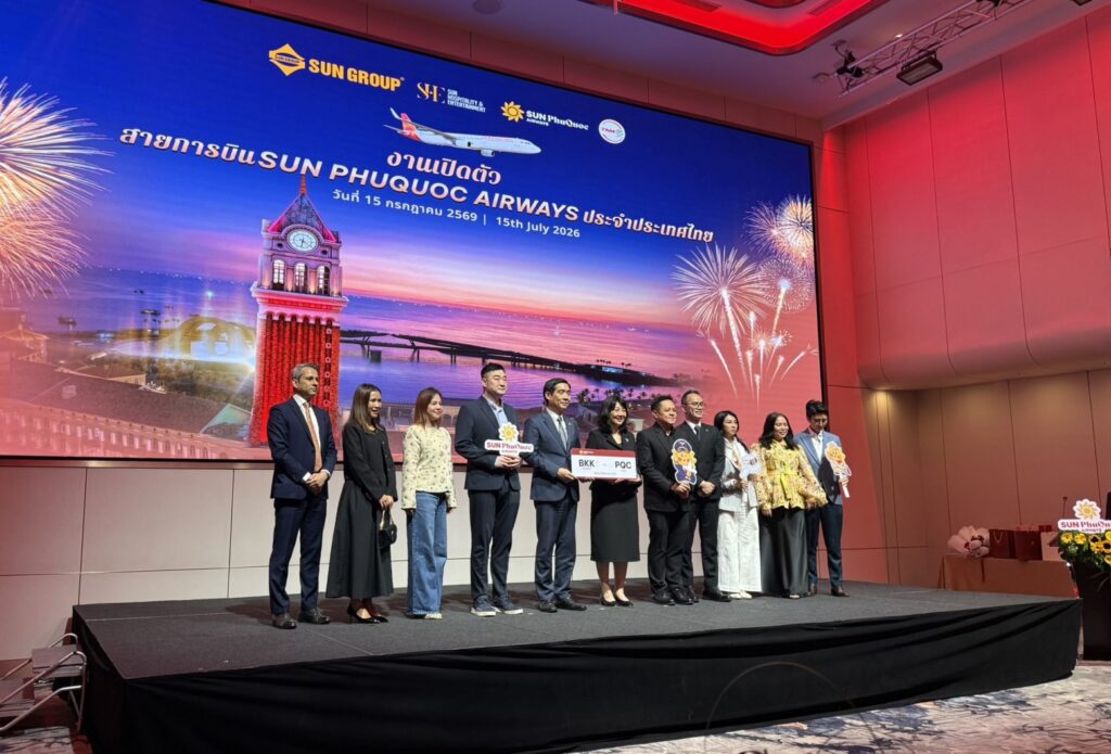 Airline and tourism representatives celebrate the launch of Sun PhuQuoc Airways’ Bangkok–Phu Quoc service.