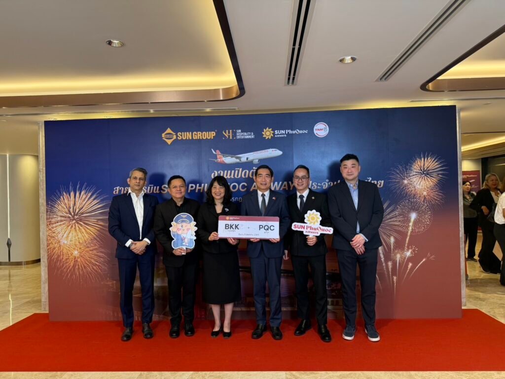 Officials mark the launch of Sun PhuQuoc Airways’ Bangkok–Phu Quoc service with a BKK–PQC route sign.
