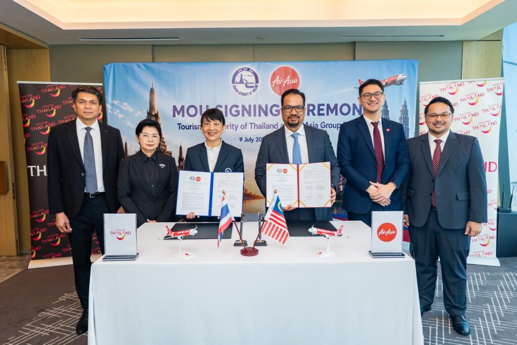 TAT and AirAsia Group representatives display the signed tourism cooperation agreement alongside officials at the MOU ceremony in Kuala Lumpur.