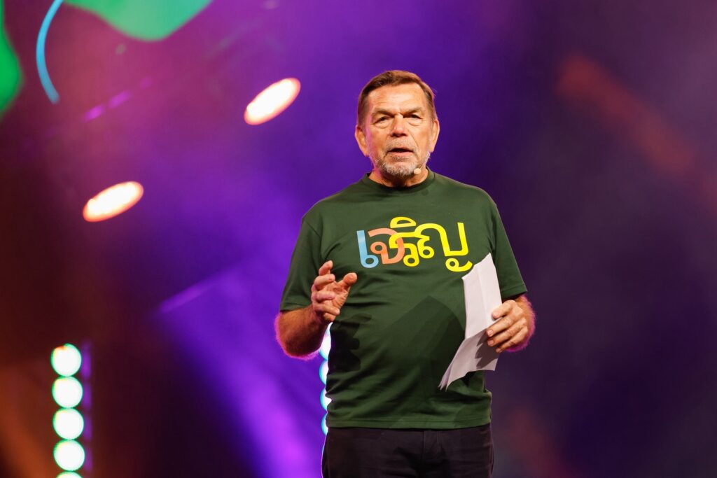 Speaker addresses travel professionals at Flight Centre Global Gathering Bangkok 2026.