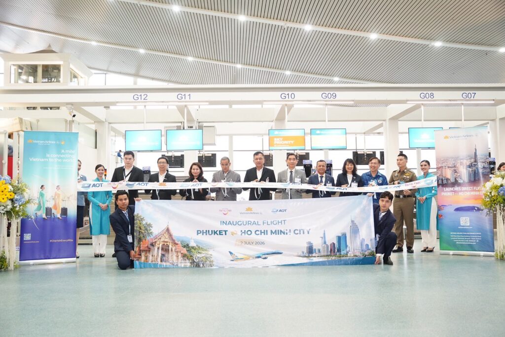Officials mark the Vietnam Airlines Ho Chi Minh City–Phuket inaugural flight with a ribbon ceremony.