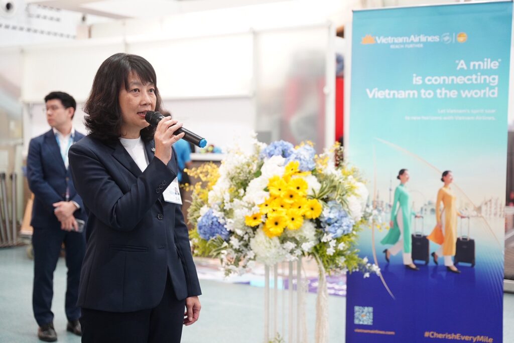 TAT and airport representatives prepare floral garlands to welcome passengers on the inaugural Phuket flight.