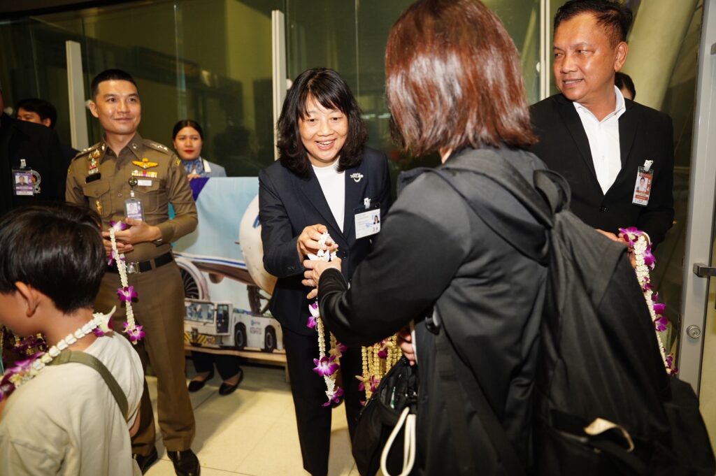 Passengers receive floral garlands on arrival for Vietnam Airlines’ inaugural Ho Chi Minh City–Phuket flight.