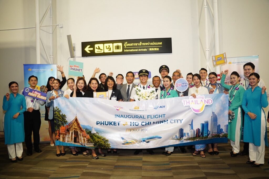TAT and Vietnam Airlines welcome the inaugural Ho Chi Minh City–Phuket flight at Phuket International Airport.
