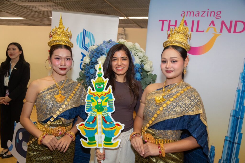 TAT Governor welcomes flydubai executives during the Dubai–Bangkok flight launch ceremony.