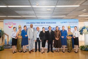 TAT and flydubai executives mark the inaugural Dubai–Bangkok flight at Don Mueang International Airport.