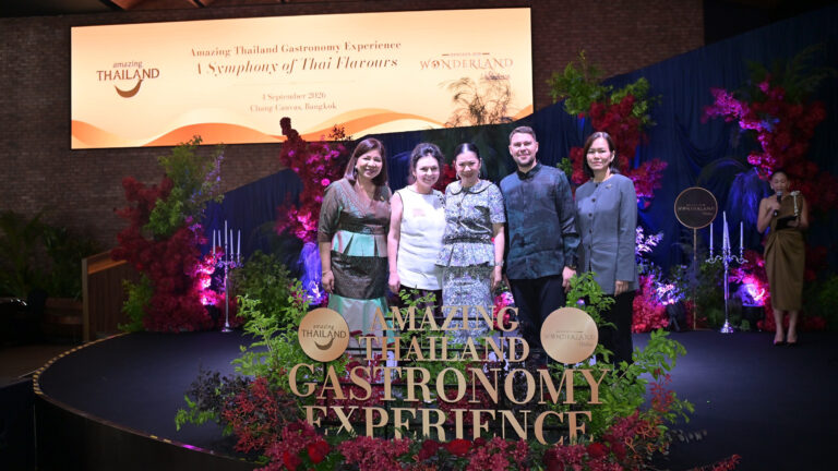 TAT Governor Thapanee Kiatphaibool and guests at the Amazing Thailand Gastronomy Experience during Helentours Wonderland Bangkok 2026