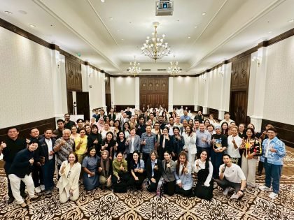 Group photo of TAT, buyers, media, and southern Thailand tourism operators at the Amazing Green Experience trade meet in Krabi.