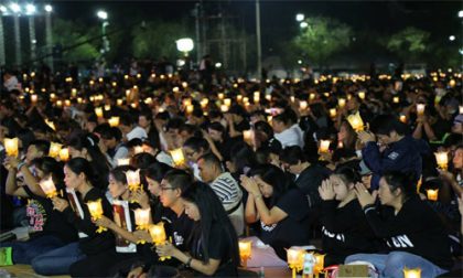 Candlelight-of-Siam-at-Sanam-Luang---People-2-500x300