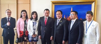 Mr. Thawatchai Arunyik, Governor of the Tourism Authority of Thailand among Chinese investors led by Mr. Lu Min, Chairman, and Mr. Qi Xiao Jun, Executive Director and General Manager of the Shanghai Ultra Thai Investment Management Co., Ltd together with Mr. Huang Hua, Chairman of the Sanya Tiantai Century Industrial Co., Ltd during a courtesy call in Bangkok recently.