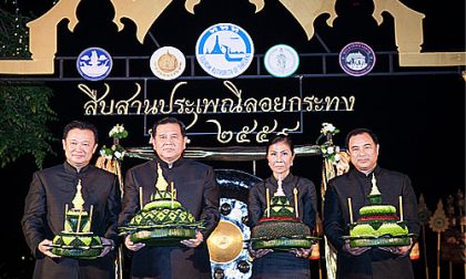 (From left to right) Mr. Yuthasak Supasorn, Governor of TAT, Deputy Prime Minister General Tanasak Patimapragorn, H.E. Mrs. Kobkarn Wattanavrangkul, Minister of Tourism and Sports, Mr. Kalin Sarasin, Chairman of the Board of TAT