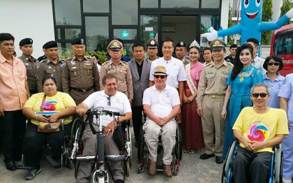 Minister Weerasak Kowsurat joins Friendly Design Trip (1)