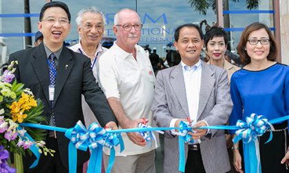 Picture from left: Mr. Apisit Chuenchompoo, President, Thailand Privilege Card Co., Ltd. (Thailand Elite); Mr. Gulu Lalvani, Chairman, Royal Phuket Marina; Mr. Andy Dowden, PIMEX Show Director; Mr. Nisit Jansomwong, Governor of Phuket; Ms. Kanokwara Anutarawatr, Senior Manager Exhibitions Promotion Section, Thailand Convention & Exhibition Bureau; Ms. Anoma Vongyai, Director, Tourism Authority of Thailand Phuket Office.