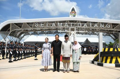 Thai and Malaysian leaders at the new Sadao–Bukit Kayu Hitam ASEAN tourism gateway.