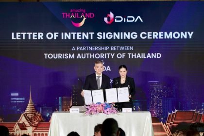 1. TAT and Dida LOI signing ceremony stage with executives holding signed agreement in Bangkok