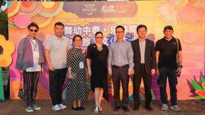 Group photo of officials at China-Thailand Tourism and Cultural Arts Festival 2026 backdrop