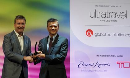 Mr. Chalermsak Suranant, Director of Tourism Authority of Thailand (TAT) Dubai and Middle East Office, receiving the ULTRA award for Thailand as the Best Country in the World for Holiday in 2015